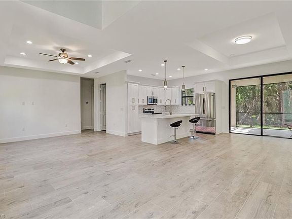5th image of 1685 Desoto Blvd S