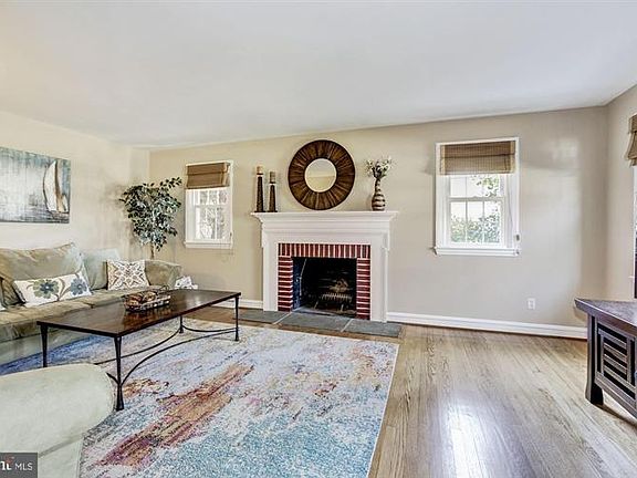 4th image of 2528 Deepwood Dr
