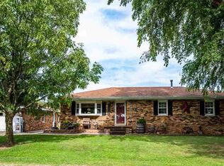 11372 Skyaire Dr, Green Valley, IL 61534
