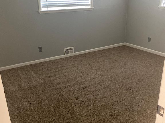 Bedroom (3) new carpet, paint, crown moldings