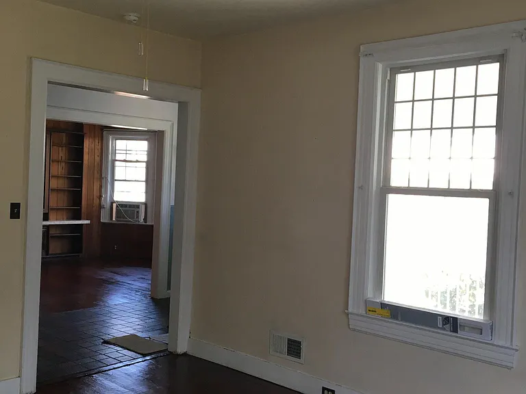 119 W Burke St — Photo 20