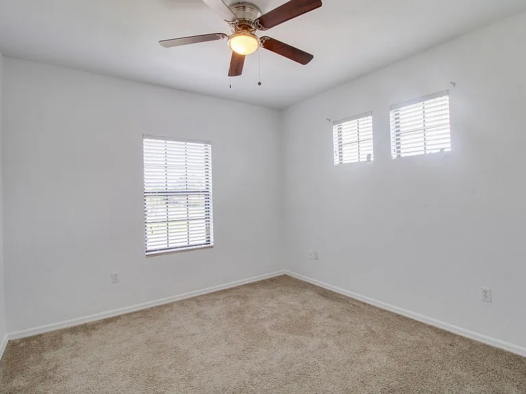 20626 Maxim Pkwy — Photo 14