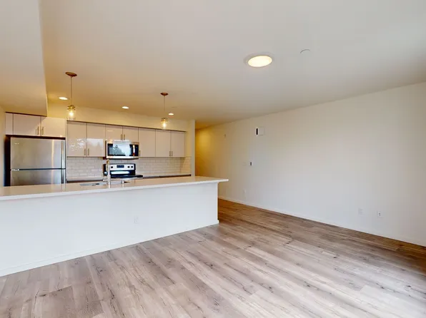 Reverie on Beacon Hill! Modern city living!
