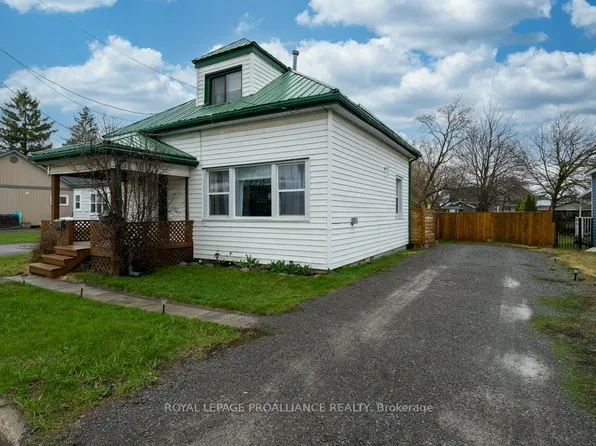 17 Meyers St, Quinte West, ON K8V 1W5