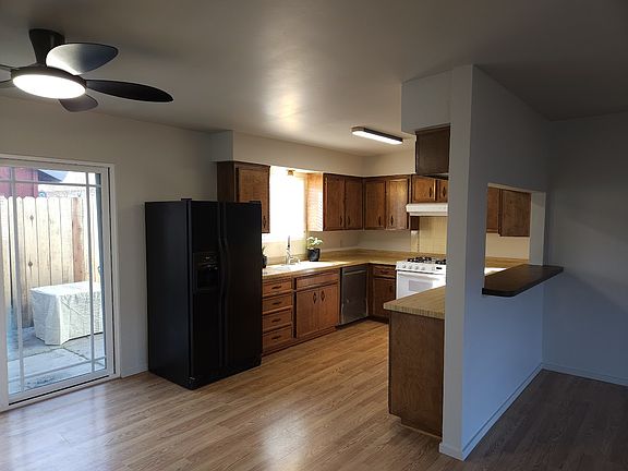 Kitchen & Dining Area