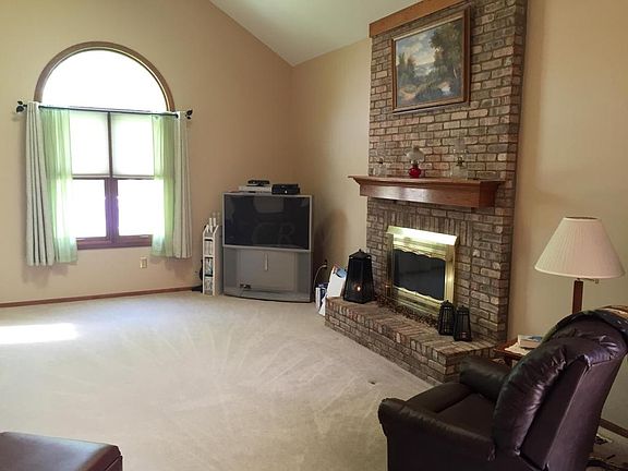 3rd image of 12984 Coventry Ave NW