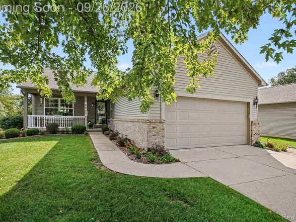8005 Pagels Dr #20, Grand Blanc, MI 48439