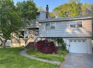 440 Pemburn Dr, Fairfield, CT 06824