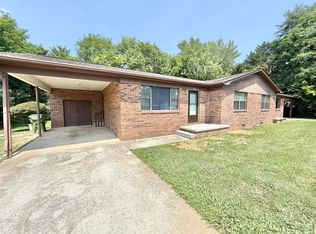 916 Brentwood Dr, Maryville, TN 37804