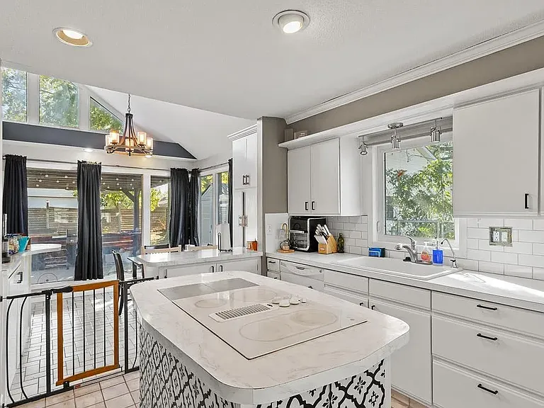 209 W Gardiner St — Photo 10