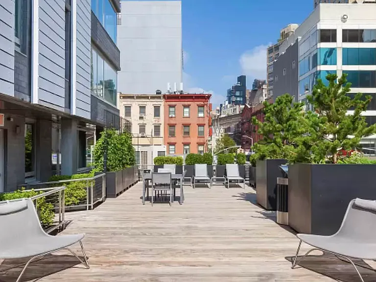 200 E 11th St #Penthouse 1 — Photo 17