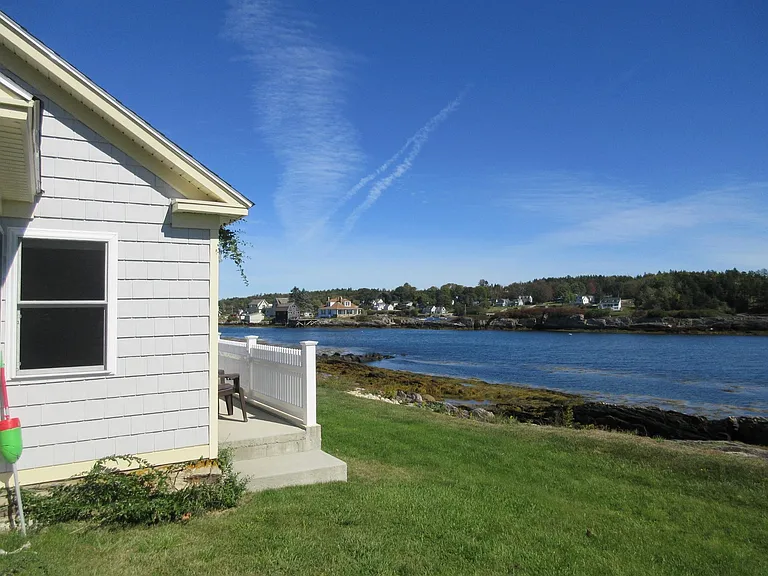 39 Leeman Rd — Photo 2