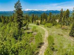 9 Urban Ln, Cascade, ID 83611