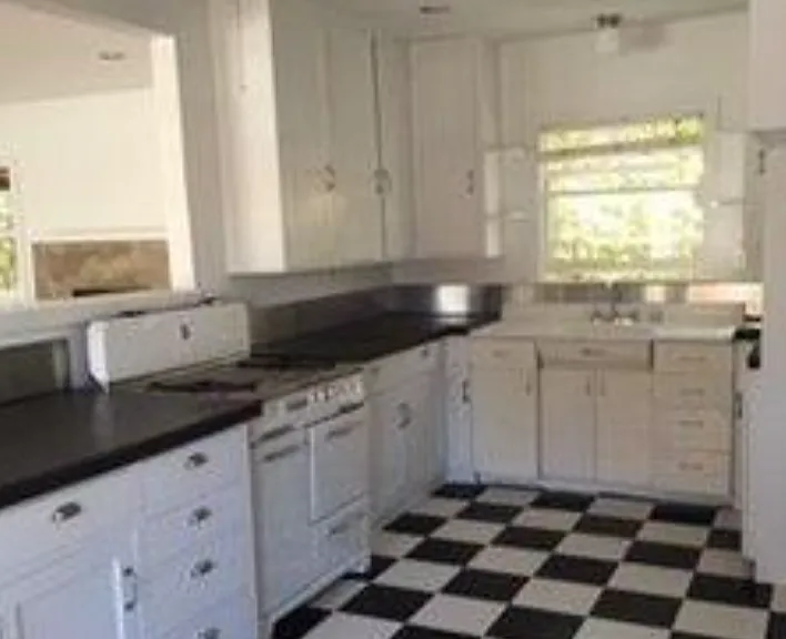 OPEN KITCHEN