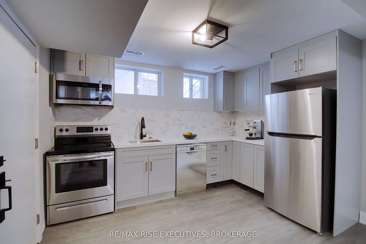Building Photo - 130 Weller Ave #2