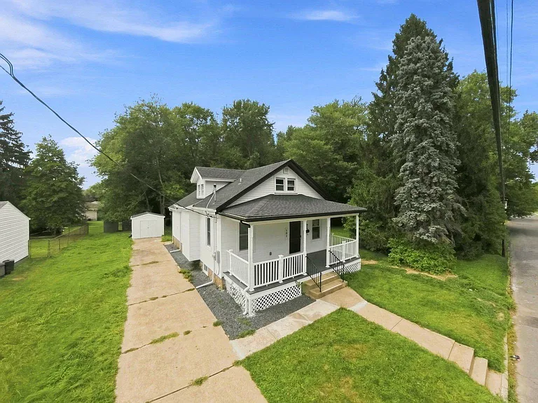 107 Broad Ave — Photo 31