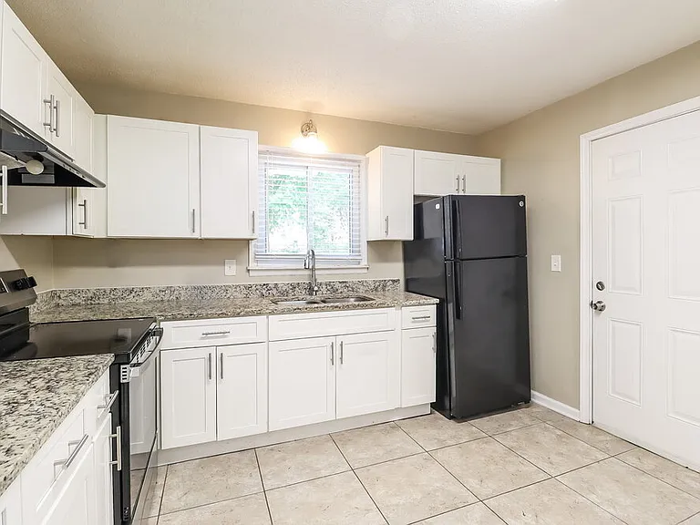 9324 Edgevale Dr — Photo 5