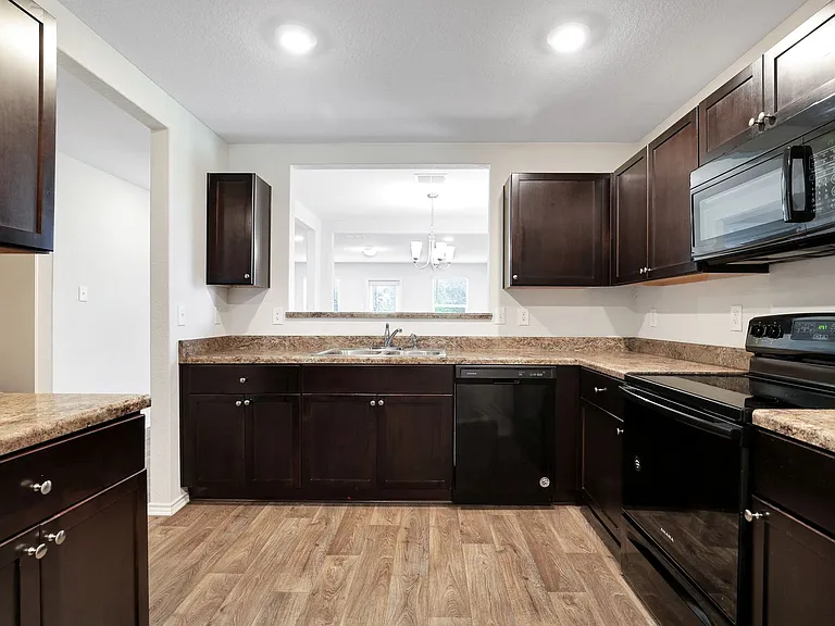 2850 Lindenwood Run — Photo 9