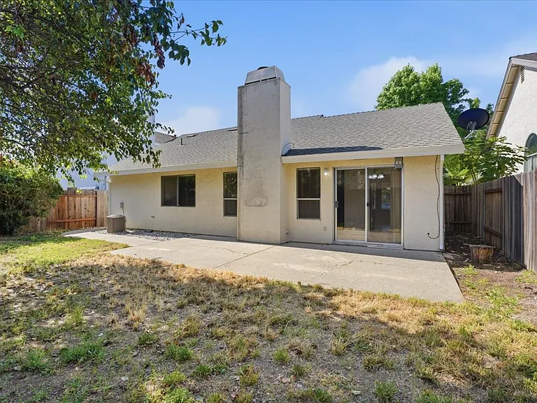 604 Hovey Way — Photo 25