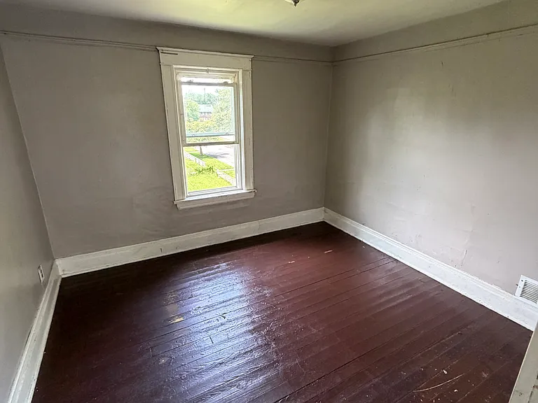 1957 Cudaback Ave #5 — Photo 3
