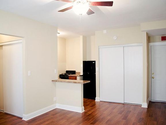 3rd image of 5510 S South Shore Dr