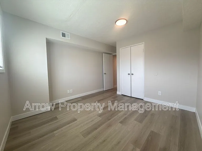 5703 S 14th St #7 — Photo 6