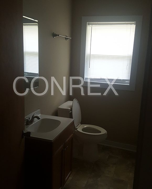 2nd image of 914 Charles Cir