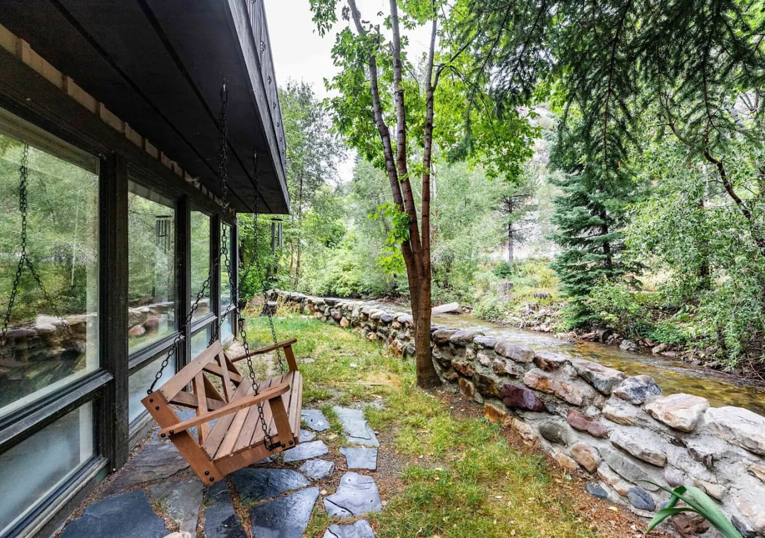Cabin on Big Cottonwood River — Photo 4