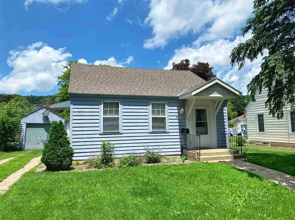 608 Decorah Ave, Decorah, IA 52101