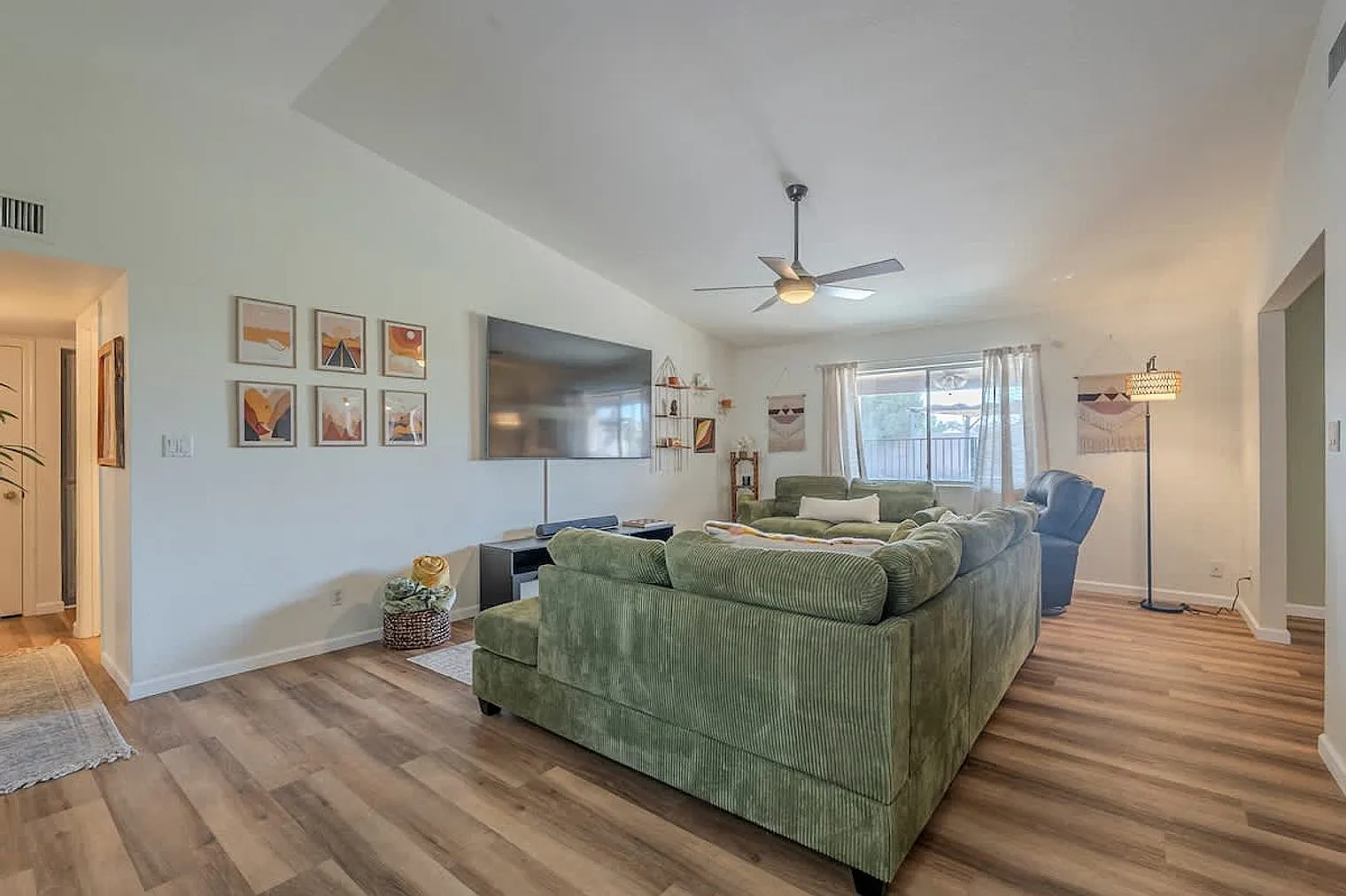 4 bed, 2.0 bath, $4,869 — Photo 4