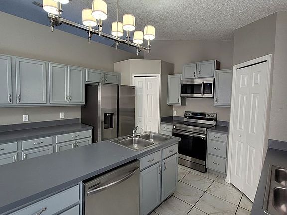 4th image of 12 Alicante Ct