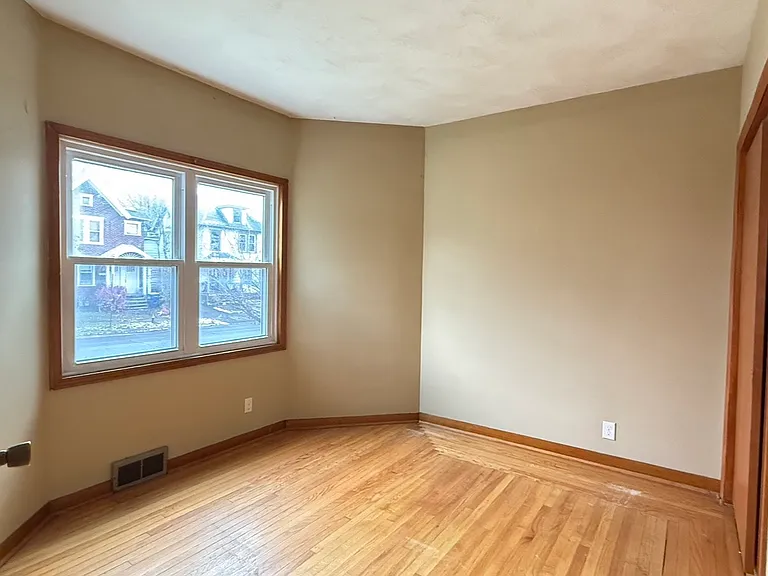 943 Oak St — Photo 7