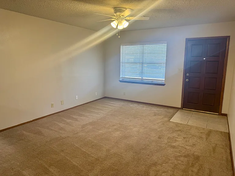 1035 Raleigh Cir — Photo 3