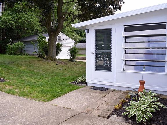 3rd image of 2045 26th St
