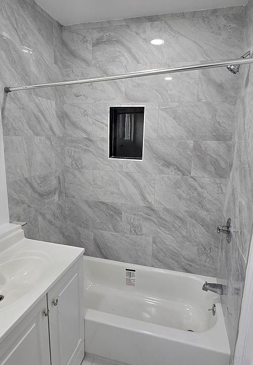 1st image of 2641 S La Salle Ave APT 2