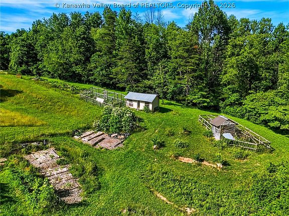 3rd image of 6558 McLane Pike