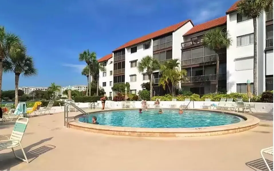 2 bed, 1016 sqft, $4,750 — Photo 4
