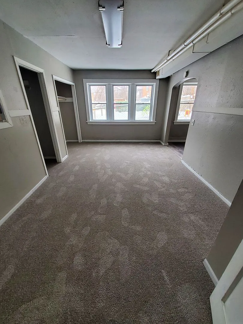 2214-2220 W Hopkins St. (8 Unit) — Photo 1