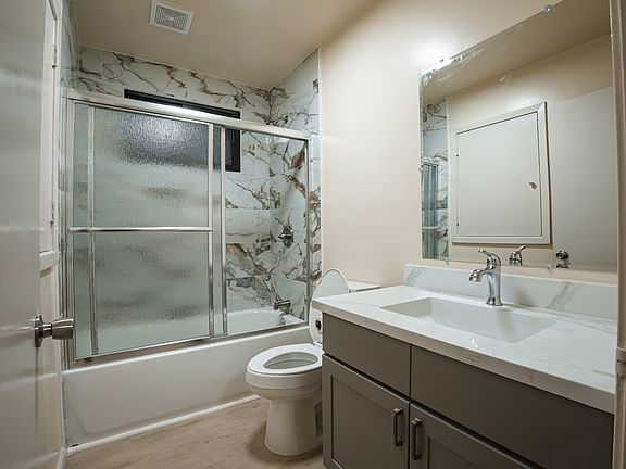 4th image of 582 Euclid Ave #D