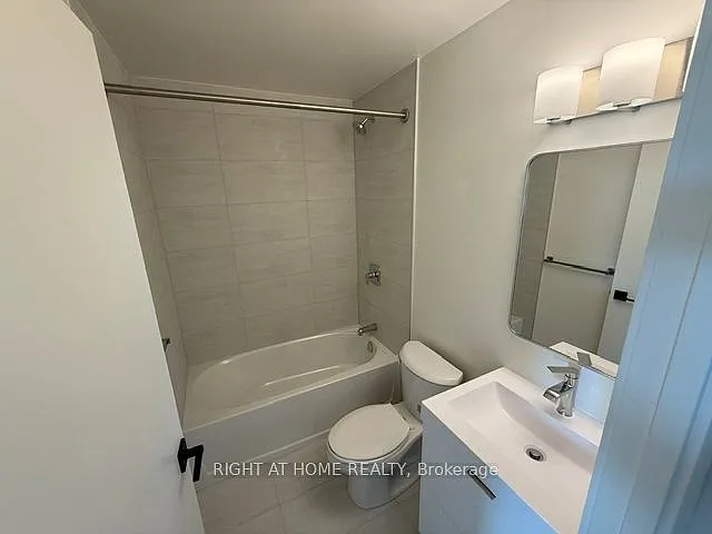 33 Erie Ave #811 — Photo 18