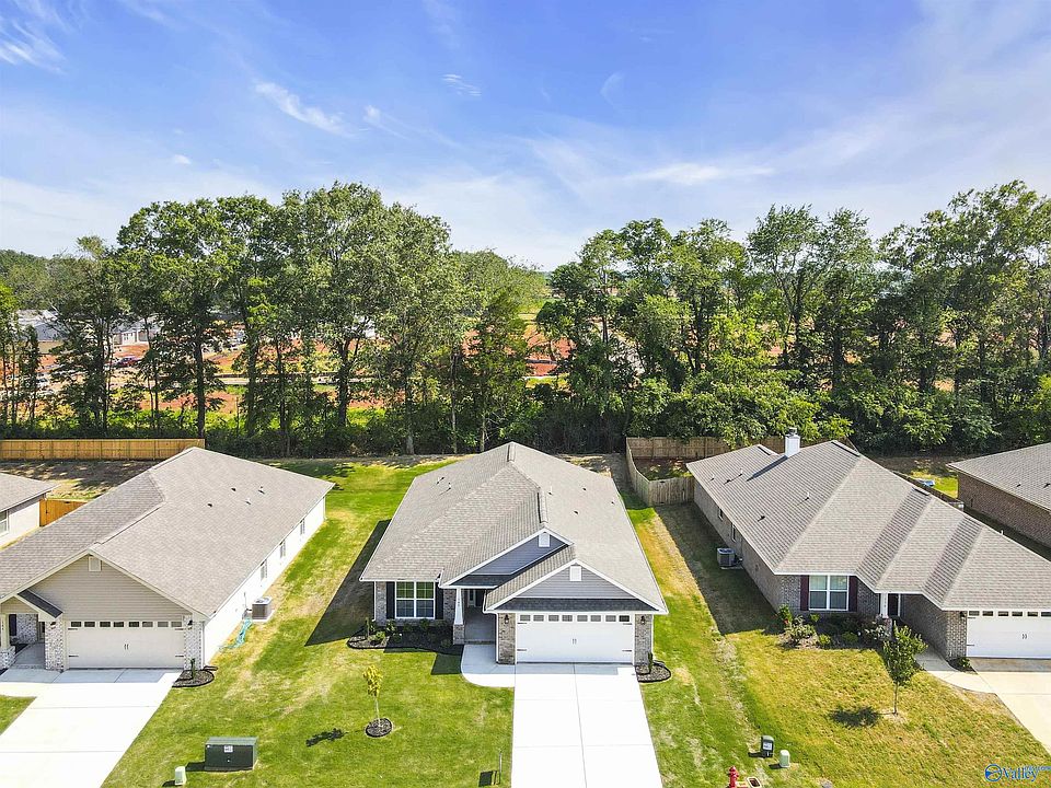 1st image of 105 Lilac Ln