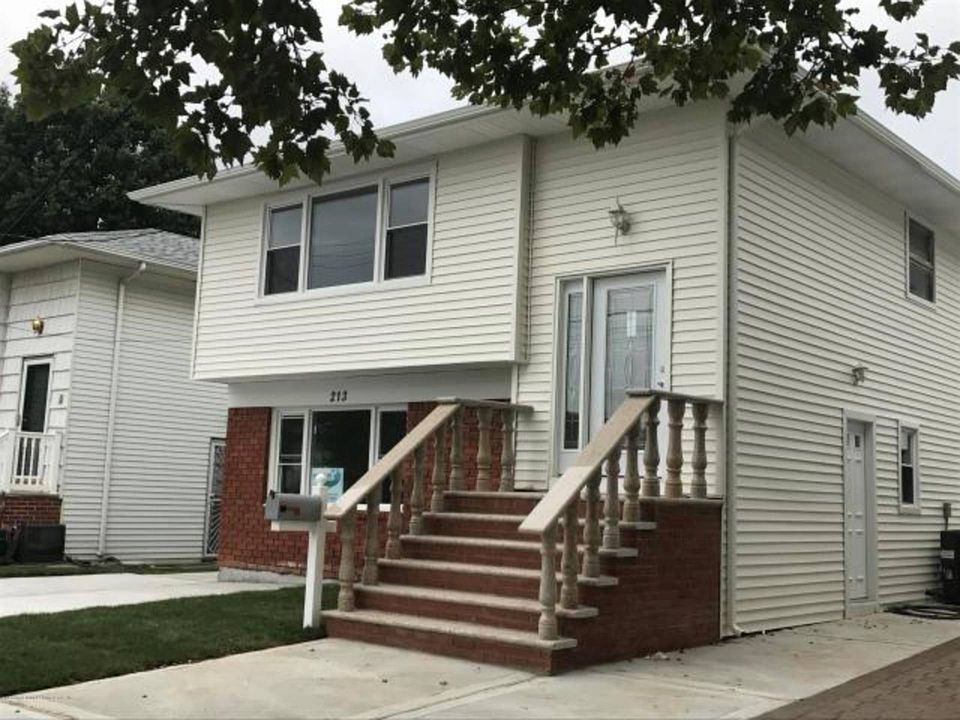 1st image of 213 Maybury Ave