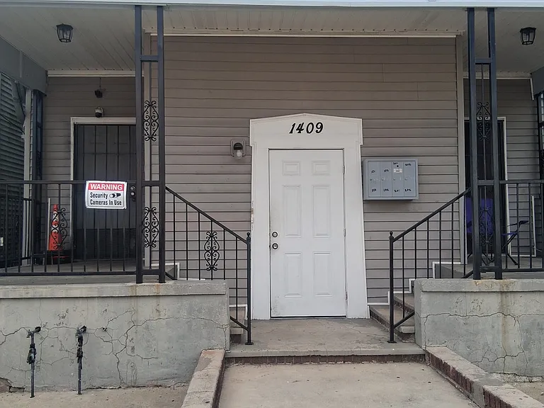 1409 Baronne St — Photo 6