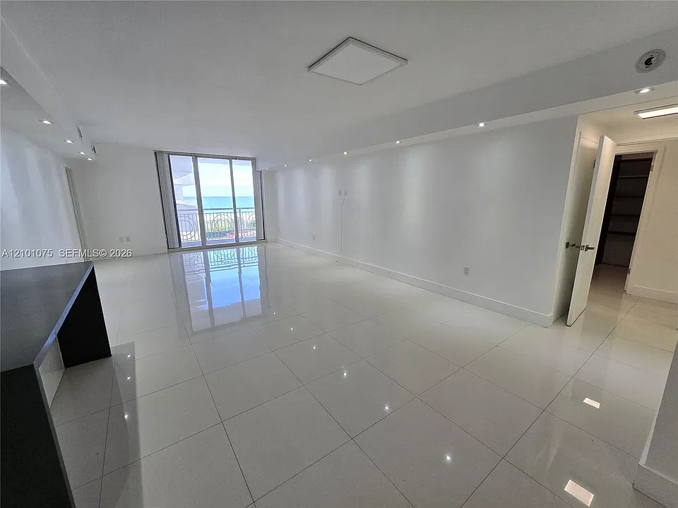 5825 Collins Ave #J-4