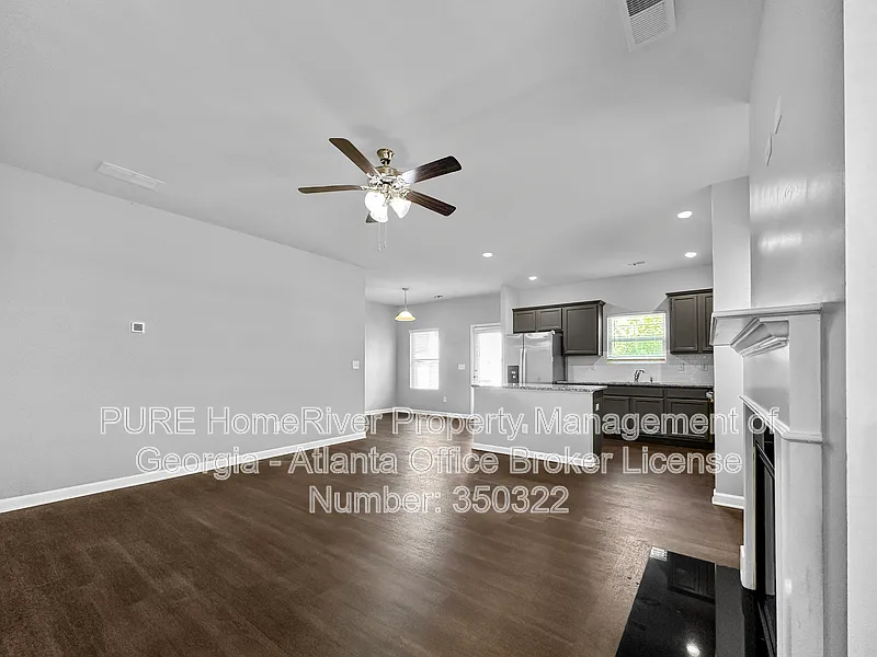 4 bed, 2.5 bath, 1832 sqft, $2,195 — Photo 3