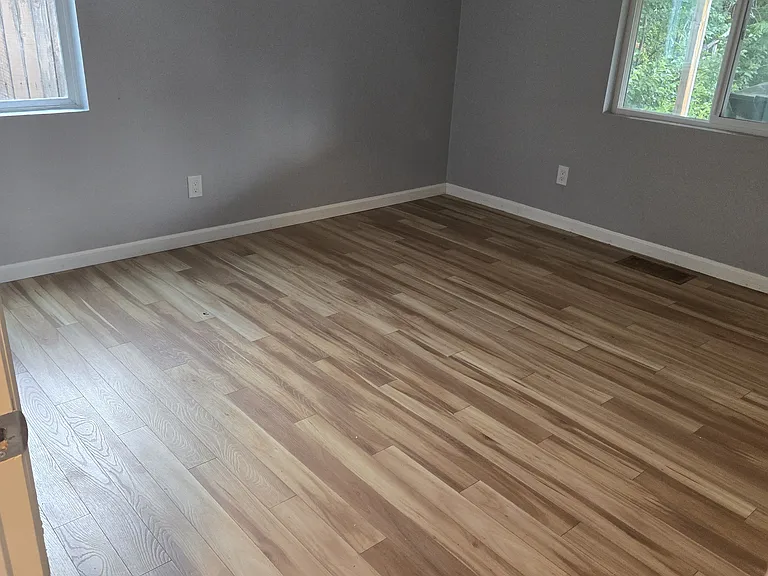 732 Geneva St — Photo 9