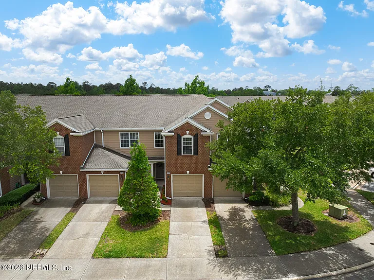 4166 Highwood Dr — Photo 2