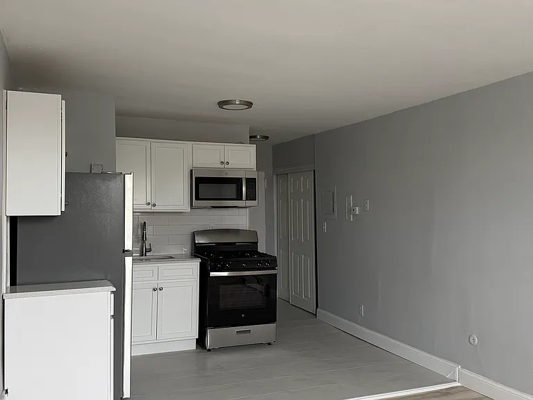 300 Westfield Ave E #2 — Photo 4