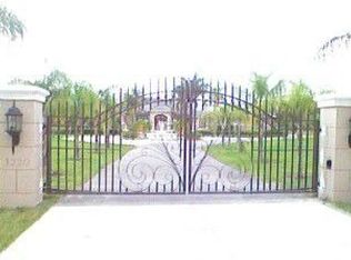 1220 24th Ave NE, Naples, FL 34120