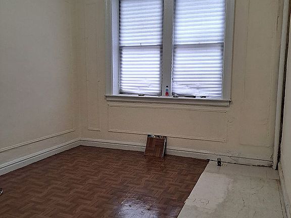 5th image of 4879 Broadway #1B